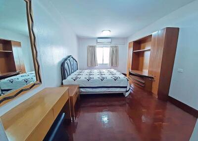 2 bed Condo in Areesamphan Park Samsennai Sub District C013465