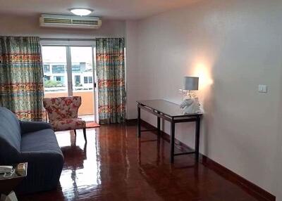 2 bed Condo in Areesamphan Park Samsennai Sub District C013465