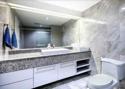 1 bed Condo in State Tower Silom Sub District C013462
