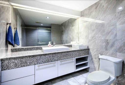 1 bed Condo in State Tower Silom Sub District C013462