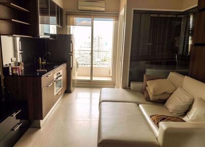 1 bed Condo in Ivy Sathorn 10 Silom Sub District C013375