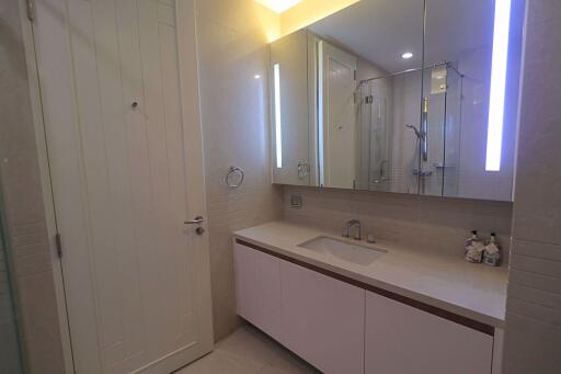 2 bed Condo in Q Langsuan Lumphini Sub District C013366