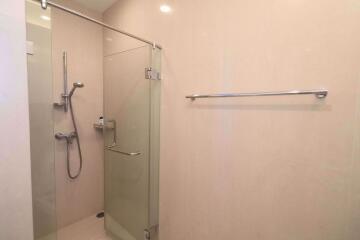 2 bed Condo in Q Langsuan Lumphini Sub District C013366