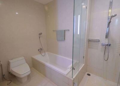 2 bed Condo in Q Langsuan Lumphini Sub District C013366