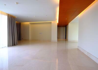 3 bed Condo in The Infinity Silom Sub District C013341