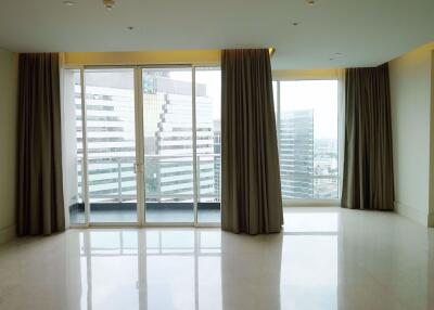 3 bed Condo in The Infinity Silom Sub District C013341