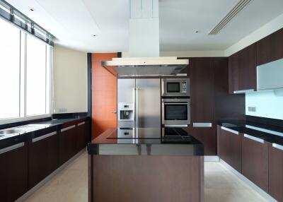 3 bed Condo in The Infinity Silom Sub District C013341