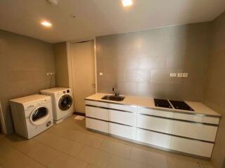 3 bed Condo in The Met Thungmahamek Sub District C013315