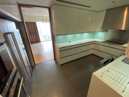 3 bed Condo in The Met Thungmahamek Sub District C013315