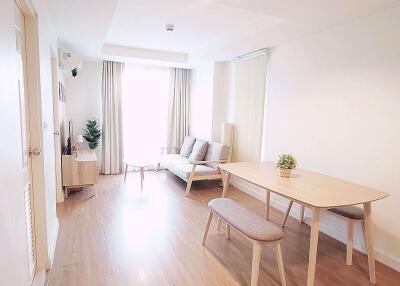 2 bed Condo in The Kris Ratchada Din Daeng Sub District C013262