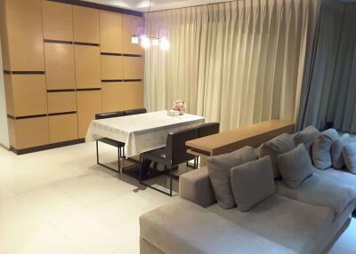 2 bed Condo in The Emporio Place Khlongtan Sub District C013249