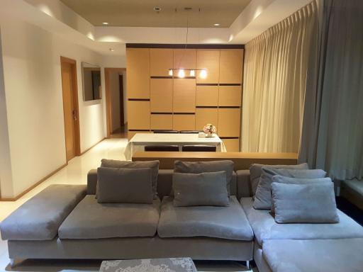 2 bed Condo in The Emporio Place Khlongtan Sub District C013249