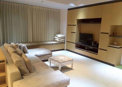 2 bed Condo in The Emporio Place Khlongtan Sub District C013249