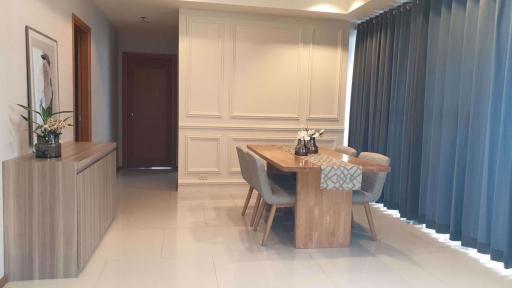 2 bed Condo in The Emporio Place Khlongtan Sub District C013245