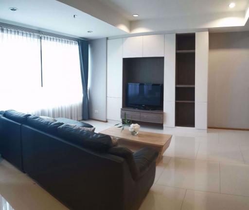 2 bed Condo in The Emporio Place Khlongtan Sub District C013245