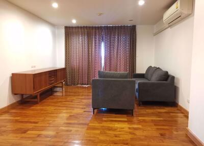 3 bed Condo in The Niche Sukhumvit 49 Khlong Tan Nuea Sub District C013213