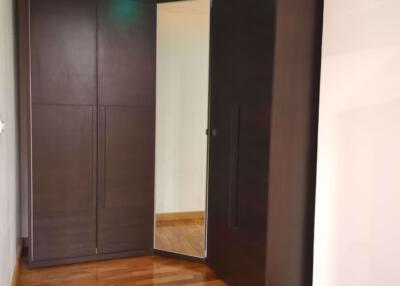 3 bed Condo in The Niche Sukhumvit 49 Khlong Tan Nuea Sub District C013213