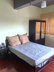 2 bed Condo in Modern Town Khlong Tan Nuea Sub District C013210