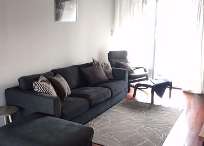 2 bed Condo in Modern Town Khlong Tan Nuea Sub District C013210