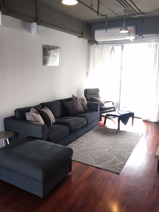 2 bed Condo in Modern Town Khlong Tan Nuea Sub District C013210