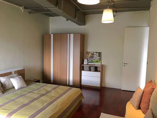 2 bed Condo in Modern Town Khlong Tan Nuea Sub District C013210