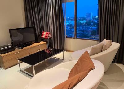 1 bed Condo in The Emporio Place Khlongtan Sub District C013203