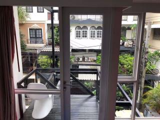 6 bed House Khlong Toei Nuea Sub District H013195