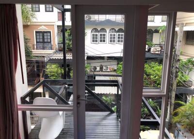 6 bed House Khlong Toei Nuea Sub District H013195