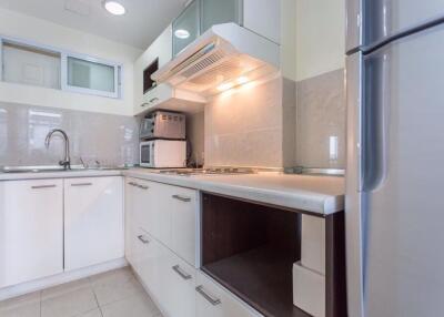 2 bed Condo in Lumpini Suite Sukhumvit 41 Khlong Tan Nuea Sub District C013194