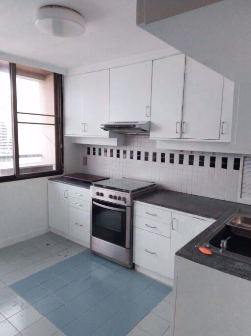 2 bed Condo in Acadamia Grand Tower Khlong Tan Nuea Sub District C013187