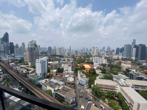 3 bed Condo in The Crest Sukhumvit 34 Khlongtan Sub District C013156