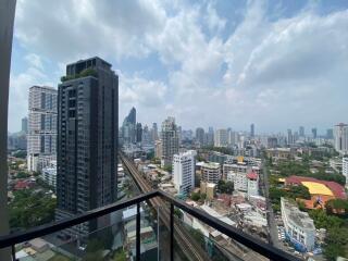 3 bed Condo in The Crest Sukhumvit 34 Khlongtan Sub District C013156