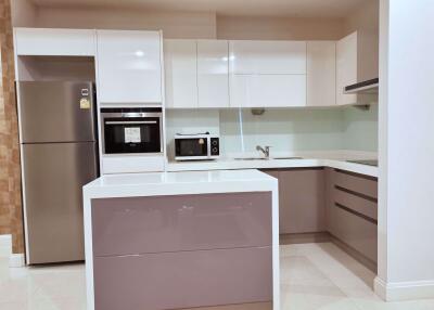 2 bed Condo in Q Langsuan Lumphini Sub District C013132