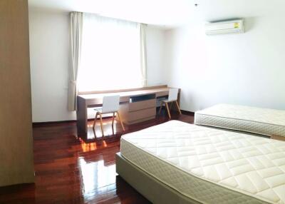 4 bed Condo in 31 Residence Khlong Tan Nuea Sub District C013126