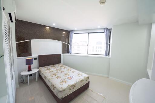 3 bed Condo in President Park Sukhumvit 24 Khlongtan Sub District C013099