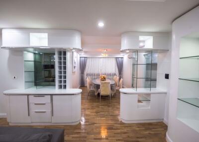 3 bed Condo in President Park Sukhumvit 24 Khlongtan Sub District C013099