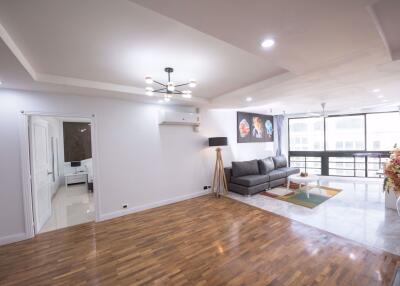 3 bed Condo in President Park Sukhumvit 24 Khlongtan Sub District C013099