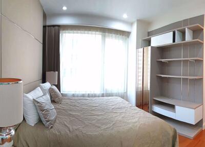 2 bed Condo in Q Langsuan Lumphini Sub District C013085