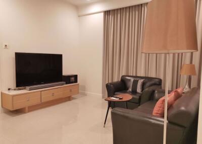 2 bed Condo in Q Langsuan Lumphini Sub District C013073