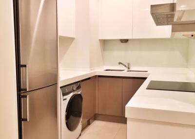 2 bed Condo in Q Langsuan Lumphini Sub District C013073