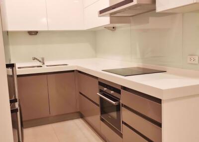 2 bed Condo in Q Langsuan Lumphini Sub District C013073