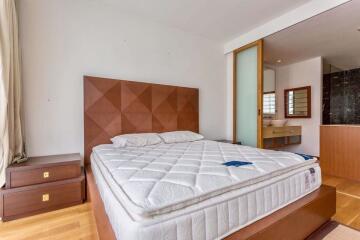 3 bed Condo in Ficus Lane Phra Khanong Sub District C013036