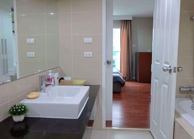 3 bed Condo in Belle Grand Rama 9 Huai Khwang Sub District C013030