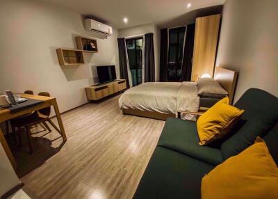 Studio bed Condo in RHYTHM Ekkamai Khlong Tan Nuea Sub District C012963