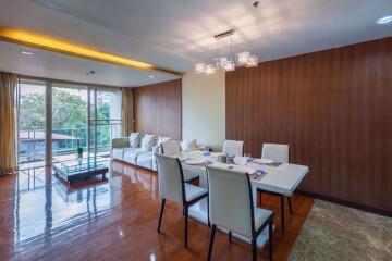 3 bed Condo in Richmond Hills Residence Khlong Tan Nuea Sub District C012920