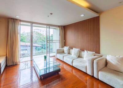 3 bed Condo in Richmond Hills Residence Khlong Tan Nuea Sub District C012920