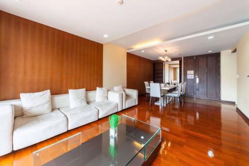 3 bed Condo in Richmond Hills Residence Khlong Tan Nuea Sub District C012920