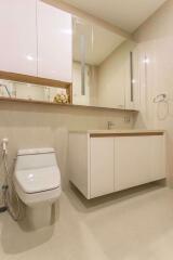 2 bed Condo in Q Langsuan Lumphini Sub District C012918