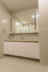 2 bed Condo in Q Langsuan Lumphini Sub District C012918