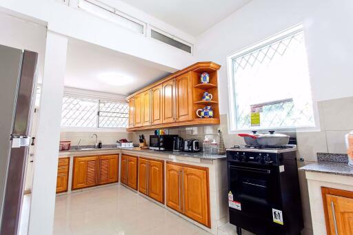 4 bed House Khlongtoei Sub District H012912